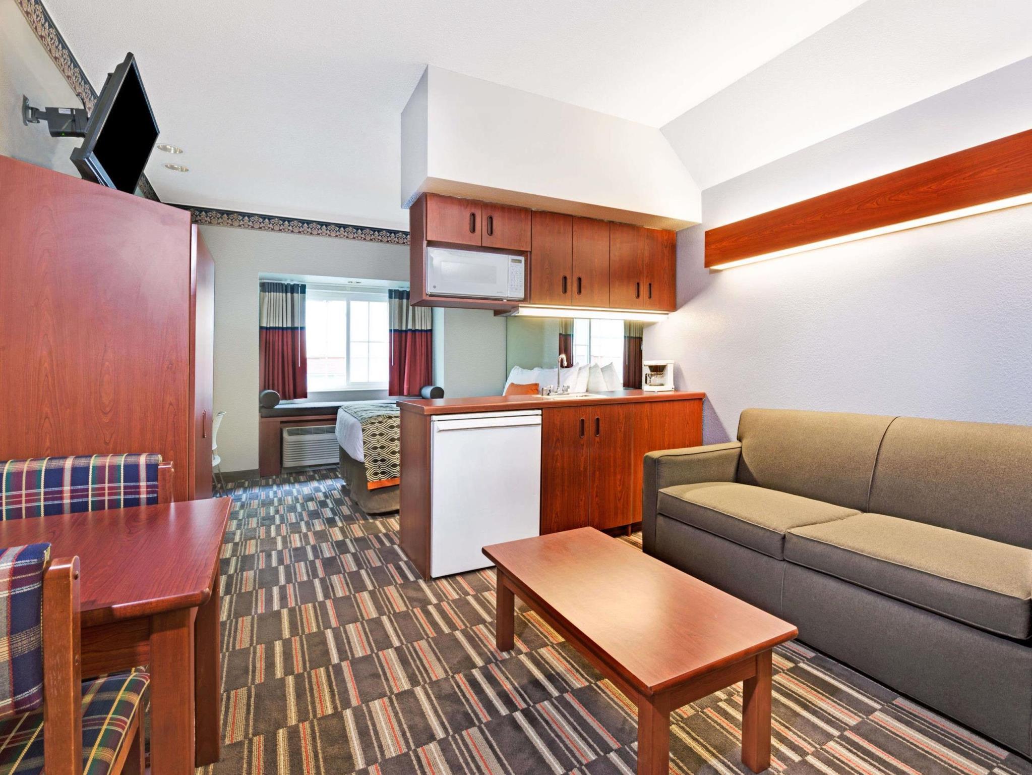 Microtel Inn & Suites Urbandale Exterior photo