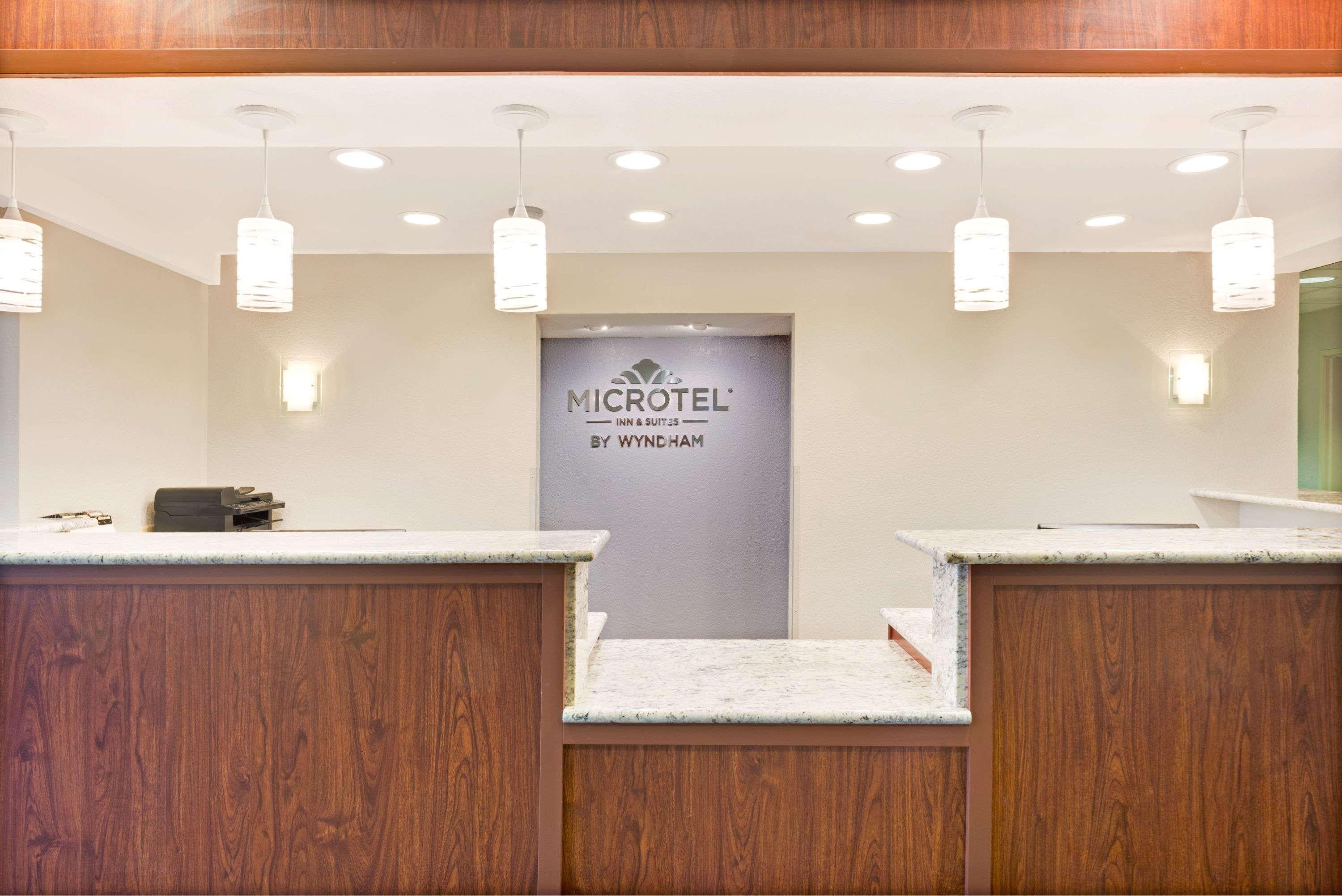 Microtel Inn & Suites Urbandale Exterior photo